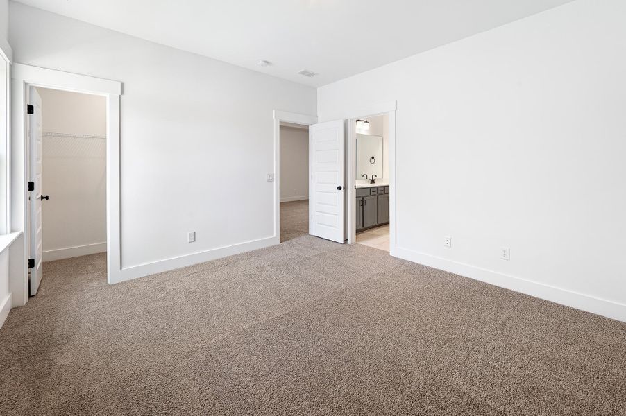 Spacious, unfurnished interior of a new home in , North Charleston (Image 40).