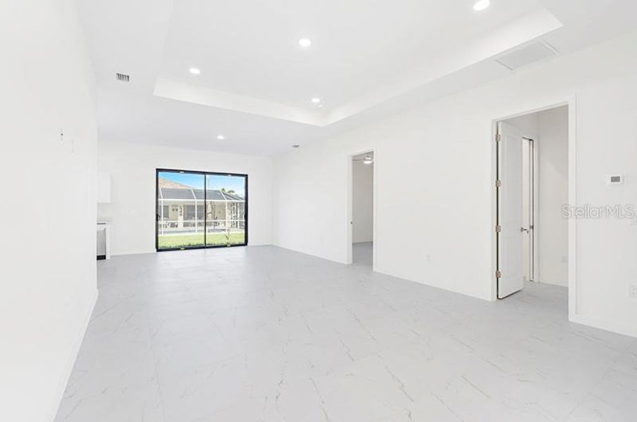 Spacious, unfurnished interior of a new home in , Cape Coral (Image 30).