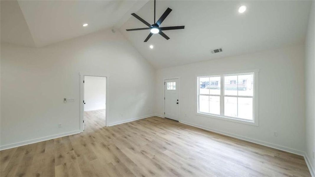 Spacious, unfurnished interior of a new home in , Rome (Image 24).