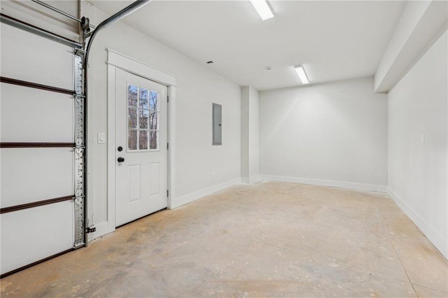 Spacious, unfurnished interior of a new home in , Dahlonega (Image 37).