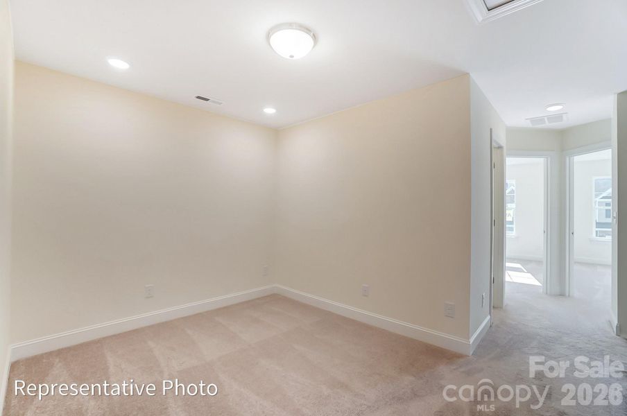 Spacious, unfurnished interior of a new home in Harrisburg Village, Harrisburg (Image 20).