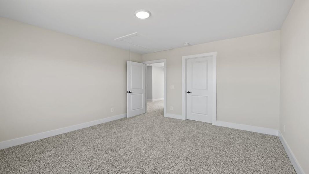 Spacious, unfurnished interior of a new home in Shadowood, Seneca (Image 26).
