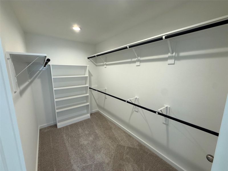 Spacious, unfurnished interior of a new home in Huntington Place, Rosharon (Image 5).