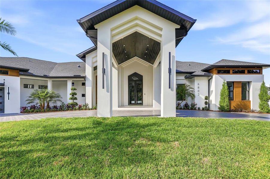 Exterior details and patio area of a home in , Tampa (Image 31).