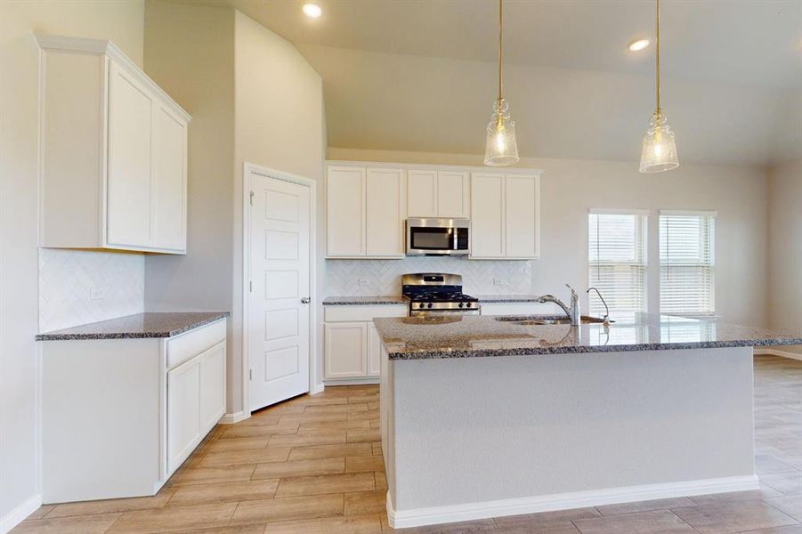 Furnished interior view inside a new home in Prairie Ridge at Goodland, Venus (Image 8). Furnished interior view inside a new home in Prairie Ridge at Goodland, Venus (Image 8).