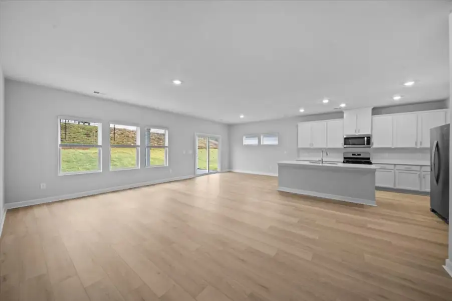 Spacious, unfurnished interior of a new home in Riverwood Farm, Piedmont (Image 14).