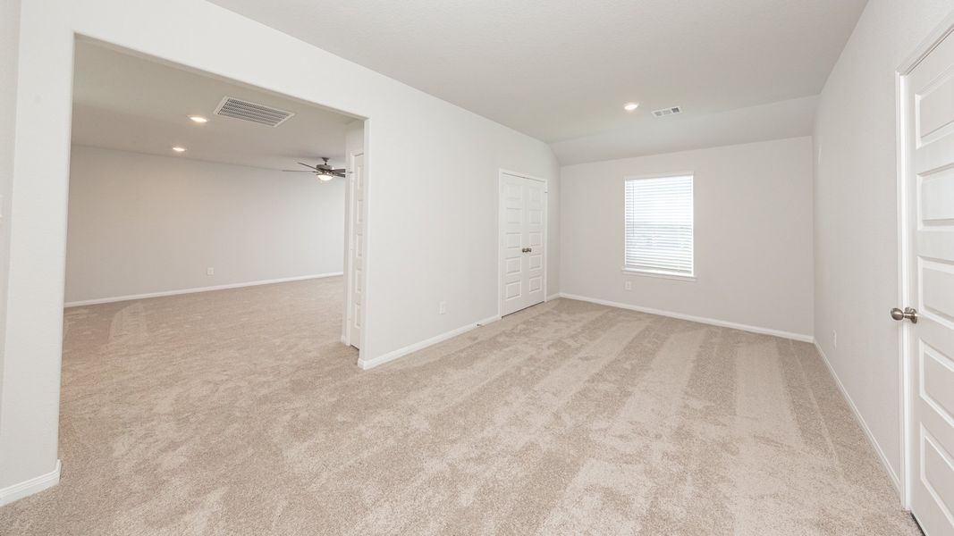 Representative unfurnished interior of a home built from the The Hawthorn by Legend Homes in Rocky Creek Crossing, Crowley (Image 25).