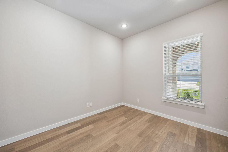 Spacious, unfurnished interior of a new home in Dove Hollow, Waxahachie (Image 35). Spacious, unfurnished interior of a new home in Dove Hollow, Waxahachie (Image 35).