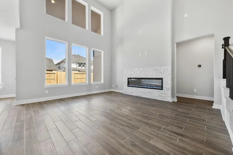 Spacious, unfurnished interior of a new home in Grand Central Park, Conroe (Image 20).