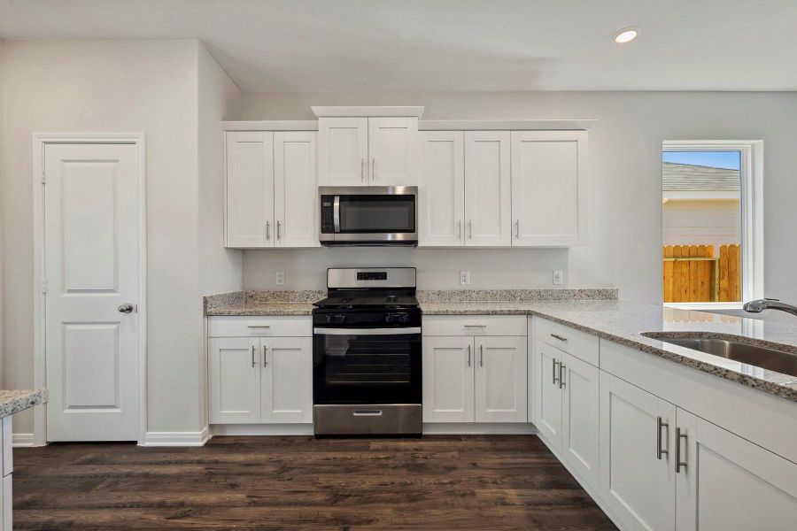 Furnished interior view inside a new home in Pinewood Trails, Cleveland (Image 8).