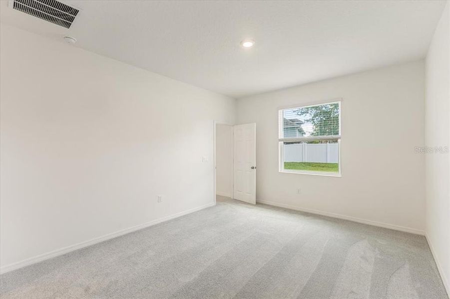 Spacious, unfurnished interior of a new home in Mirror Lake Village, Fruitland Park (Image 18).