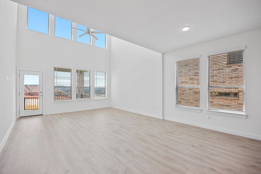 Spacious, unfurnished interior of a new home in Lakeside at Tessera, Lago Vista (Image 12).