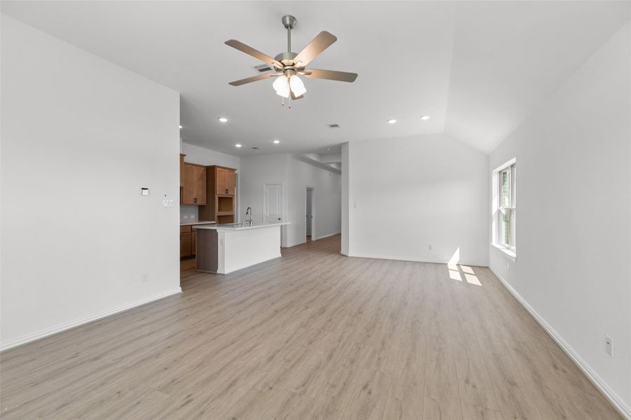Spacious, unfurnished interior of a new home in Oakwood Estates, Waller (Image 16).