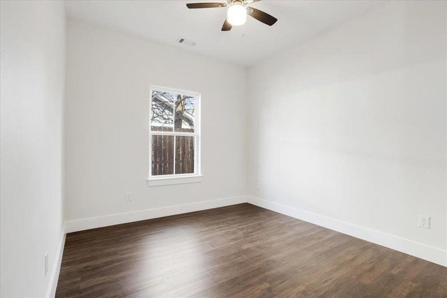 Spacious, unfurnished interior of a new home in , Sherman (Image 24).