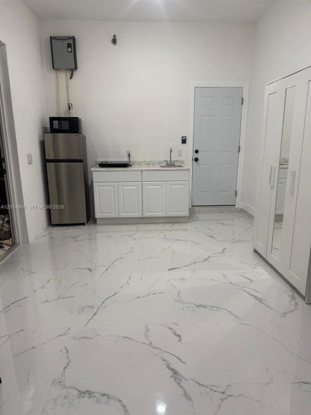 Spacious, unfurnished interior of a new home in , Lehigh Acres (Image 15).