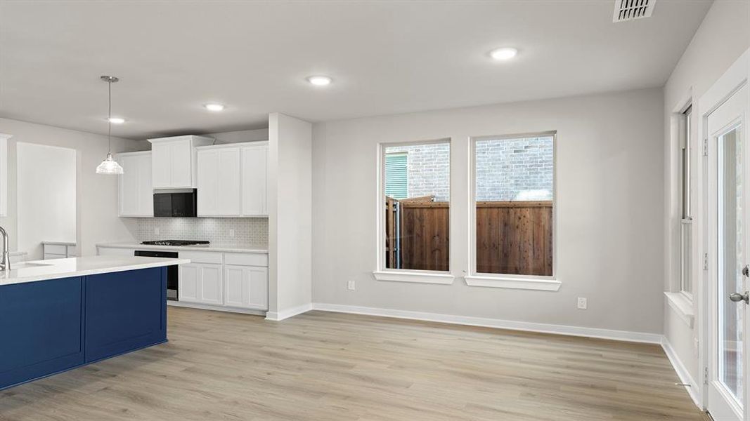 09. 9313 Derry - Dining