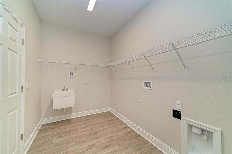 Spacious, unfurnished interior of a new home in Pasadena Woods, Wesley Chapel (Image 21).