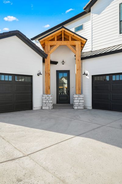 Representative exterior details of a home built from the Pine Hurst by LEH. Homes in Emerald Estates, El Paso (Image 4). Representative exterior details of a home built from the Pine Hurst by LEH. Homes in Emerald Estates, El Paso (Image 4).