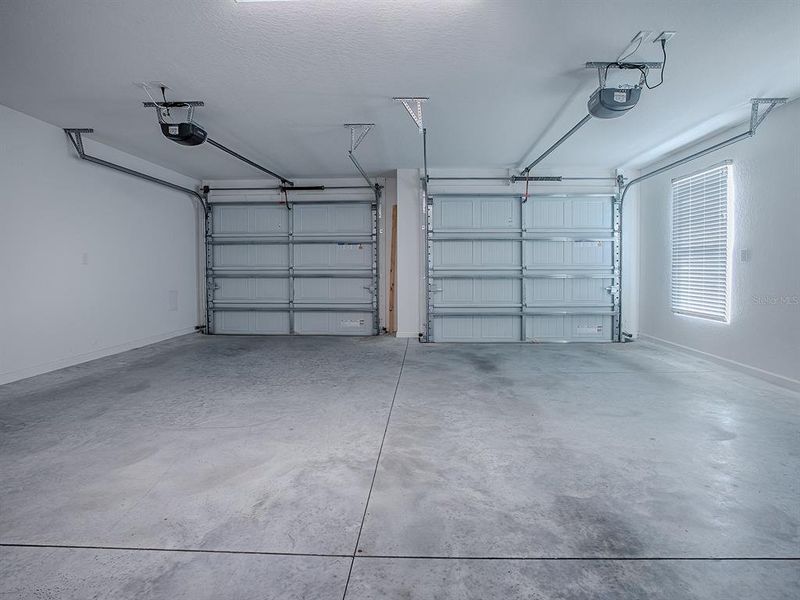 Spacious, unfurnished interior of a new home in , The Villages (Image 26).