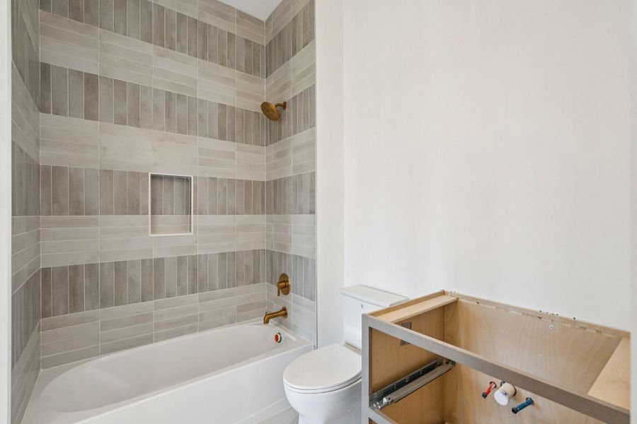 Image 90 of a home in .