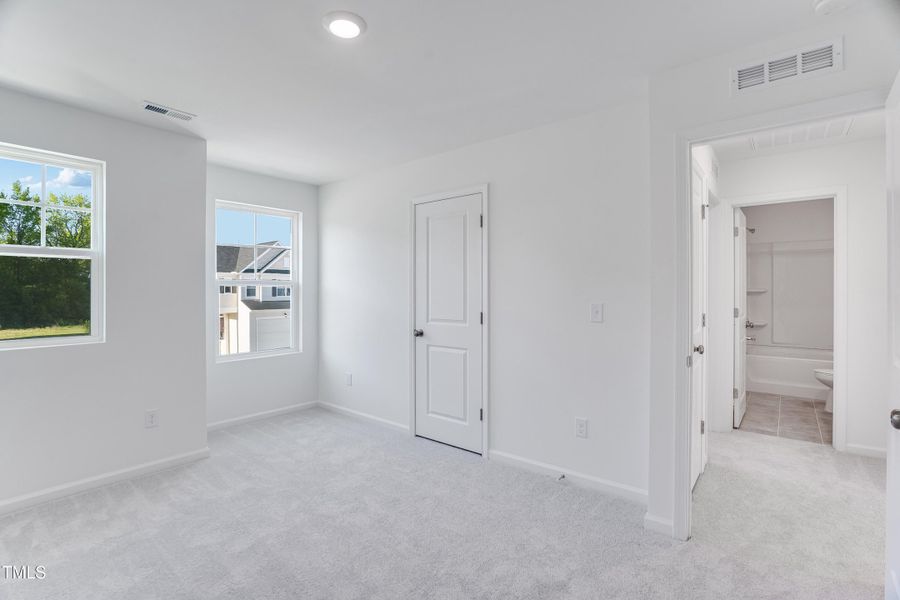 SUN_ElizabethSprings_Pic_202ShingleOak_2