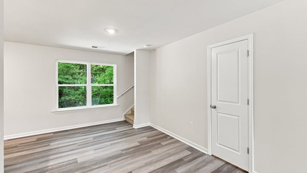 Spacious, unfurnished interior of a new home in Hawk Ridge, Anderson (Image 19).