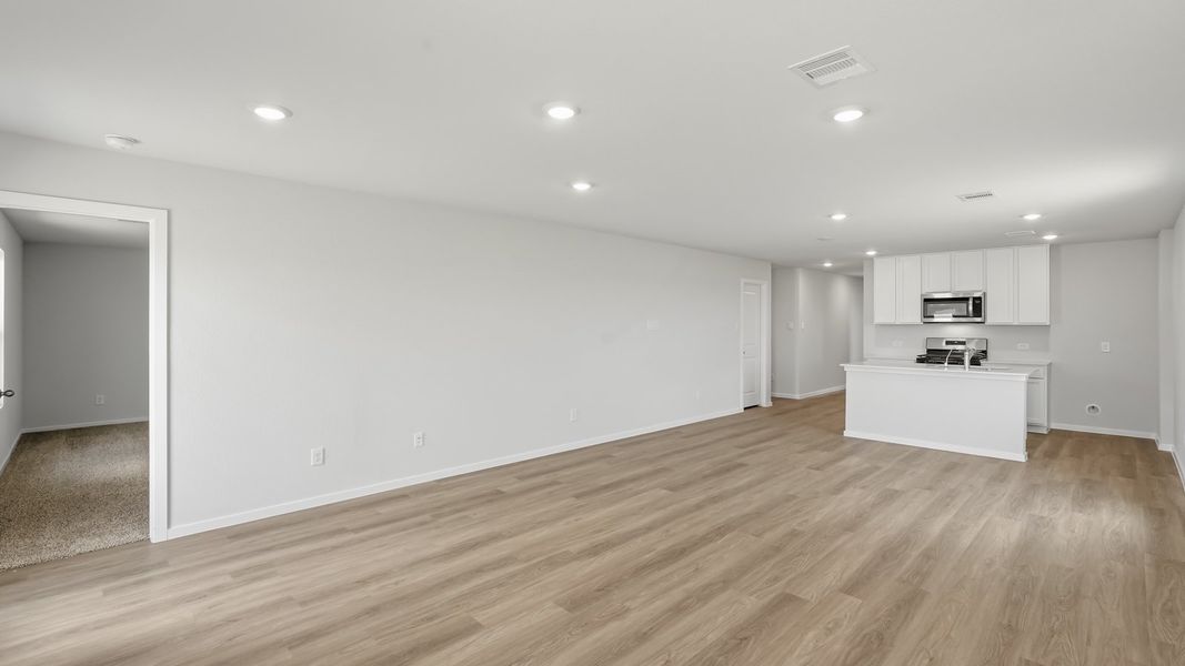 Spacious, unfurnished interior of a new home in Sunterra, Katy (Image 13).