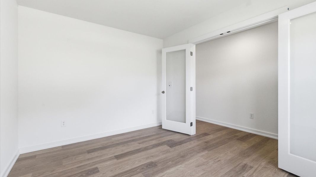 Spacious, unfurnished interior of a new home in Oak Hill, Vonore (Image 18).