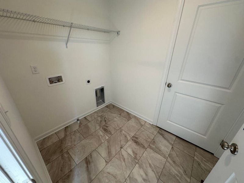 Spacious, unfurnished interior of a new home in Windsor, North Augusta (Image 12).