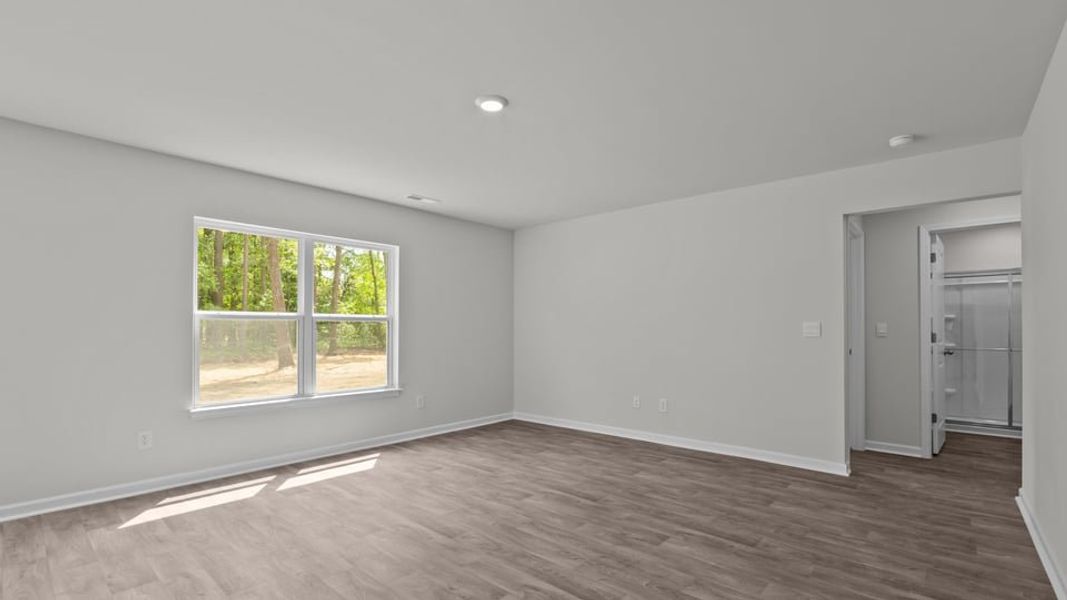 Spacious, unfurnished interior of a new home in Blair Ridge, La Grange (Image 17).