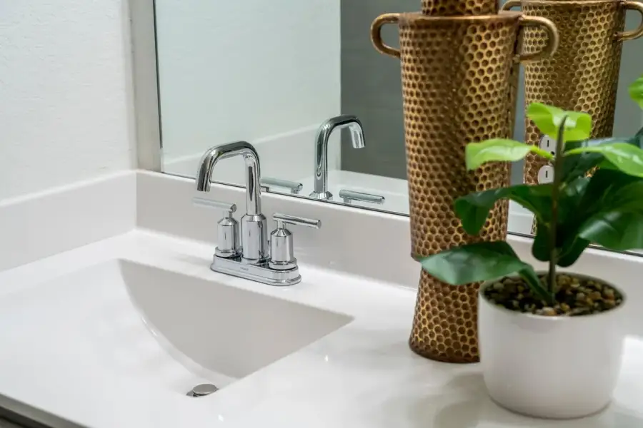 Representative interior finishes for a home built from the 2154 by KB Home in Espino Trails, San Antonio (Image 12).