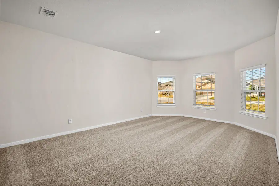 Spacious, unfurnished interior of a new home in Trails at Cochran Ranch, Waller (Image 15).