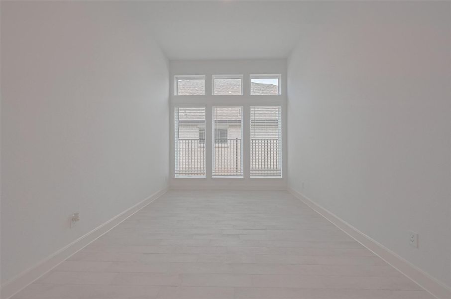 Spacious, unfurnished interior of a new home in Lago Mar, Texas City (Image 34).