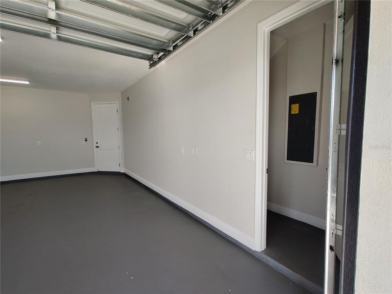 Spacious, unfurnished interior of a new home in , Tampa (Image 47).