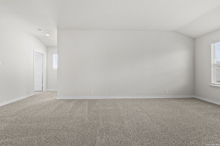 Spacious, unfurnished interior of a new home in Redbird Ranch, San Antonio (Image 13).