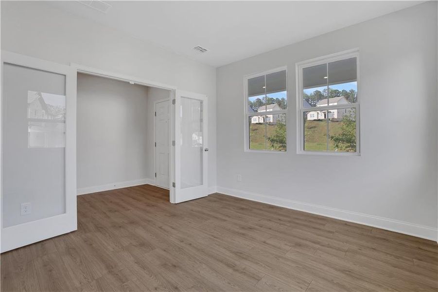Spacious, unfurnished interior of a new home in Cambridge at Steels Bridge, Canton (Image 39).