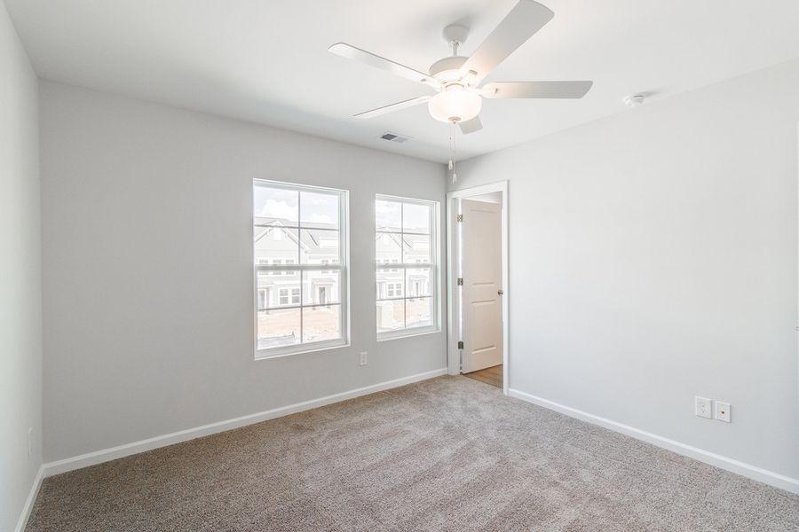 Spacious, unfurnished interior of a new home in Astoria, Columbia (Image 21).
