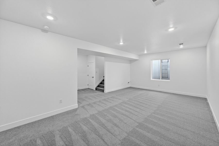 Spacious, unfurnished interior of a new home in Macanta, Castle Rock (Image 8).