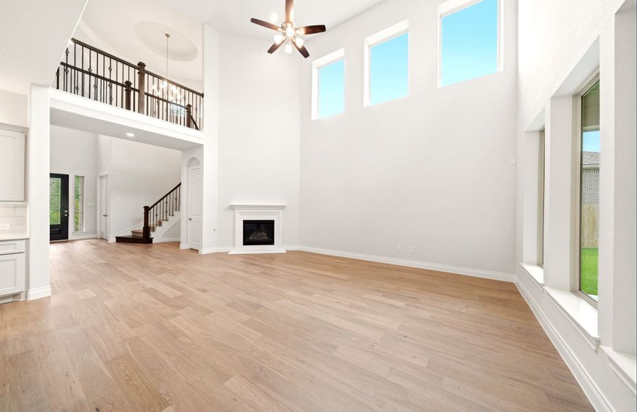 Spacious, unfurnished interior of a new home in Bridgeland 60′, Cypress (Image 28).