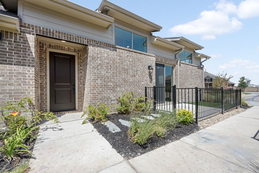 Exterior details and patio area of a home in Woodbridge Villas, Wylie (Image 4).