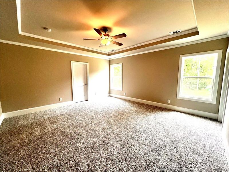 Spacious, unfurnished interior of a new home in , Jefferson (Image 49).