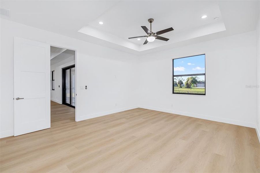 Spacious, unfurnished interior of a new home in , Rotonda West (Image 19).