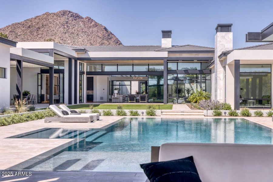 Pool w/ Views Pool w/ Views