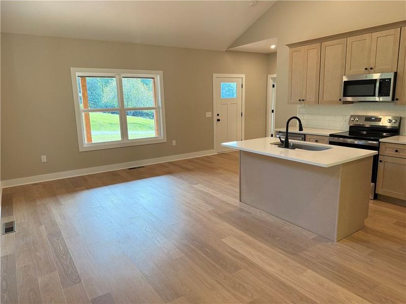 Spacious, unfurnished interior of a new home in , Dahlonega (Image 8).