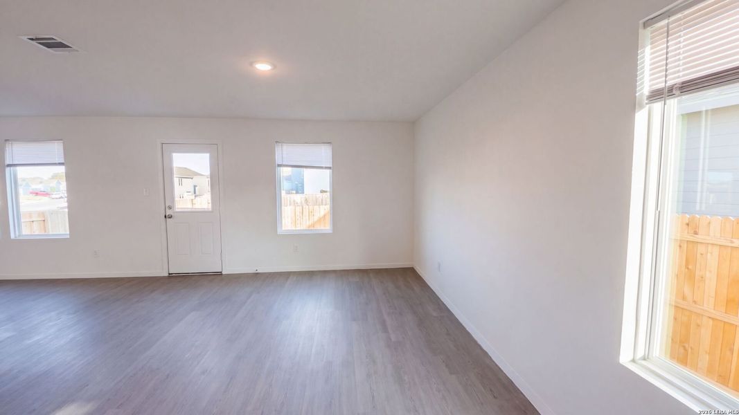 Spacious, unfurnished interior of a new home in Landon Ridge, San Antonio (Image 9).