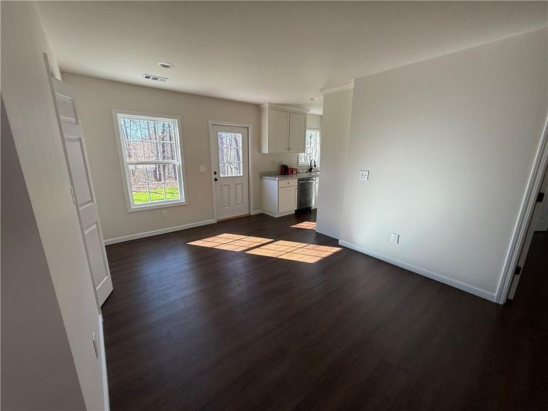 Spacious, unfurnished interior of a new home in , Dahlonega (Image 9).