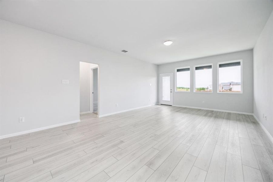 Spacious, unfurnished interior of a new home in Bellagio, Forney (Image 14).