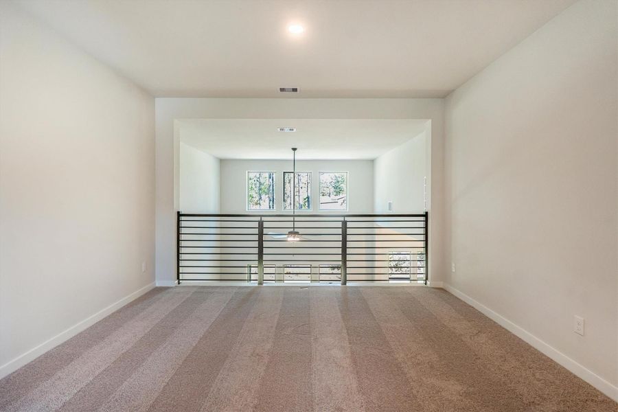 Spacious, unfurnished interior of a new home in Deer Pines, Conroe (Image 29).