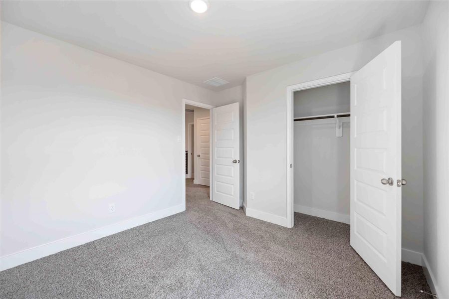 Spacious, unfurnished interior of a new home in Alicante, Houston (Image 10). Spacious, unfurnished interior of a new home in Alicante, Houston (Image 10).