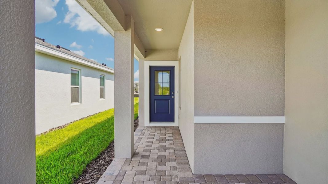 Exterior details and patio area of a home in Willowbrook North, Winter Haven (Image 3).